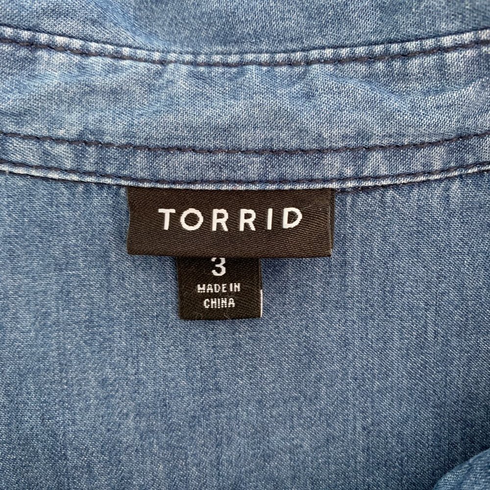 TORRID Medium Wash Button Front Long Sleeve Denim Shirt - Picture 3 of 5